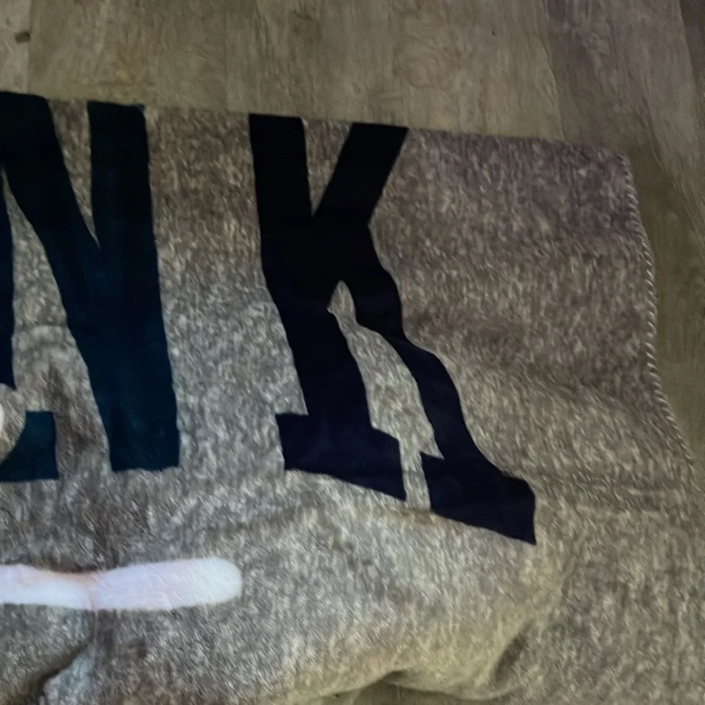 PINK Victoria’s Secret NWOT Multicolor LOVE PINK Lettering Sherpa 60x72